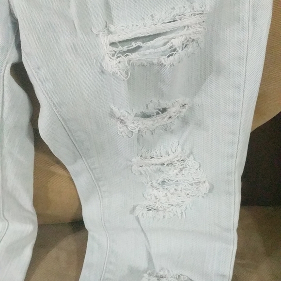 Forever 21 Light Wash Straight Leg Distressed Jeans - size 25 - 31" inseam - Picture 2 of 6